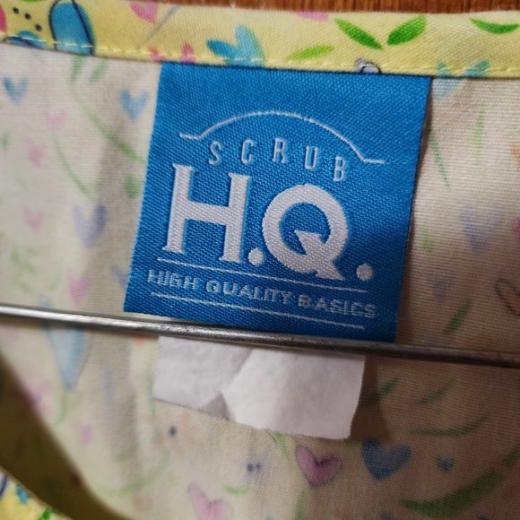 Women's Medium Scrub H.Q. Yellow Heart Print Long Sleeve Scrub Top - Picture 11 of 13